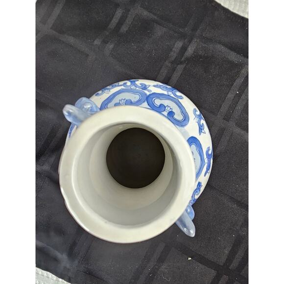 Vintage Unique Chinese Blue and White Porcelain Ceramic Vase Decorative Handles. - Picture 7 of 7